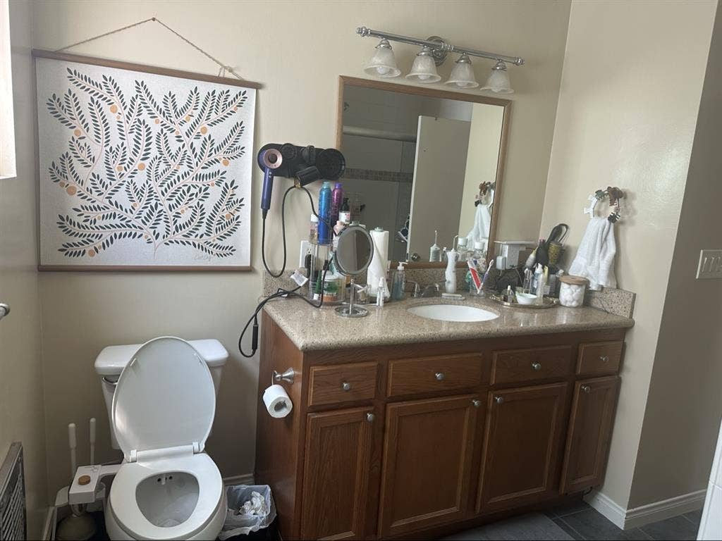 🌊$1900 Private HalfBath Beachfront