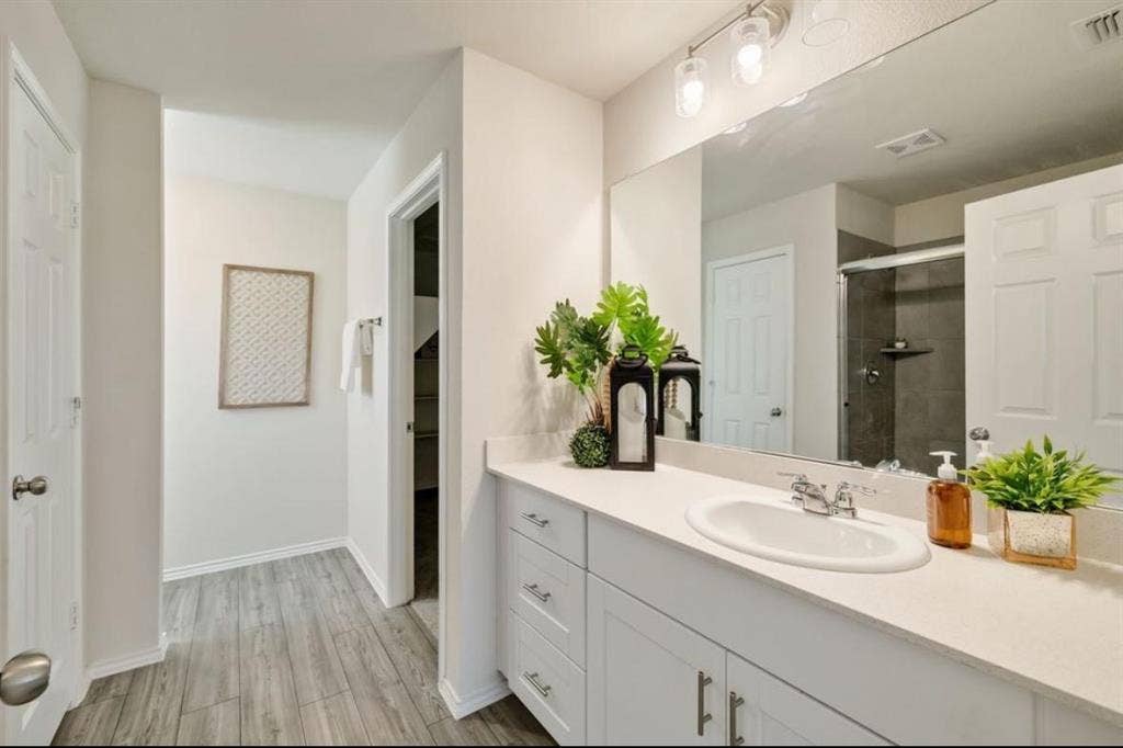 Furnished private bedroom available