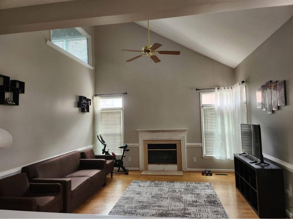 Furnished private bedroom available