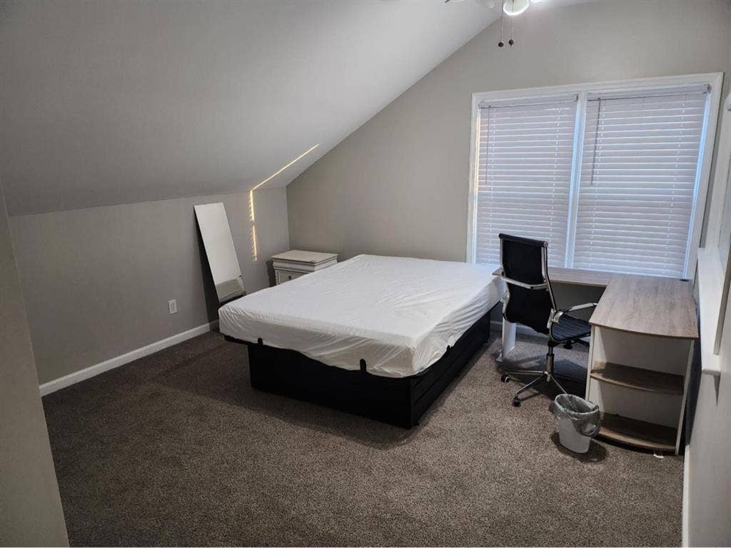 Furnished private bedroom available