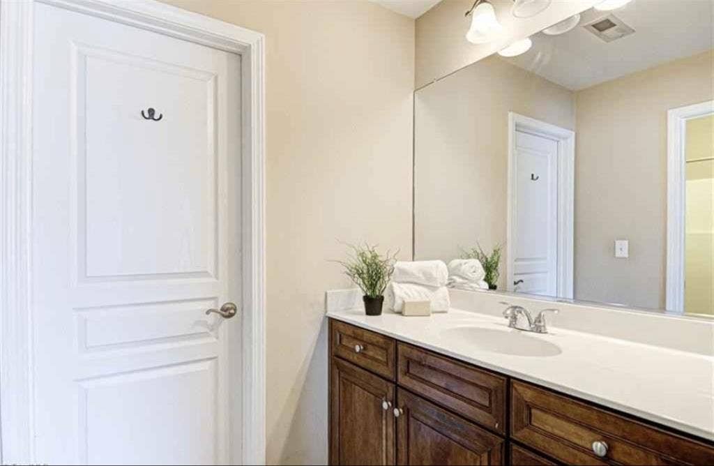 Furnished private bedroom available