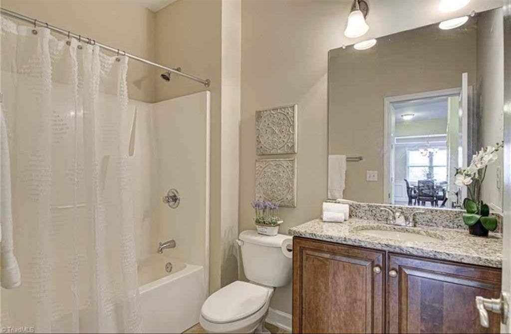 Furnished private bedroom available