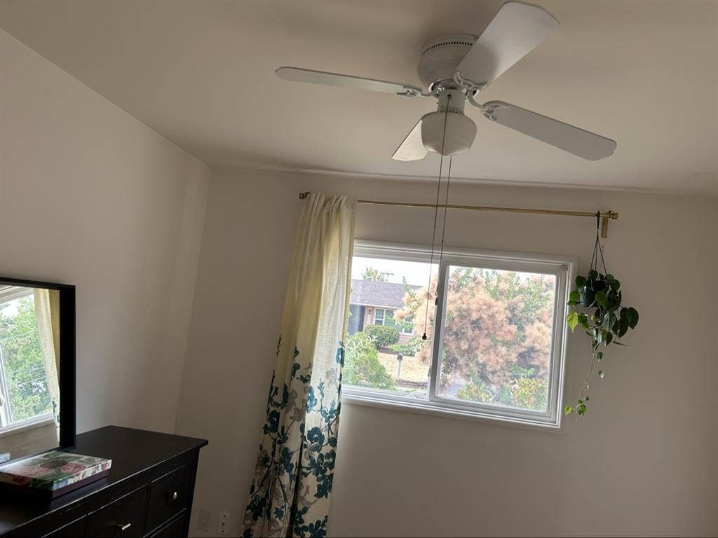Medium size room ready for move-in