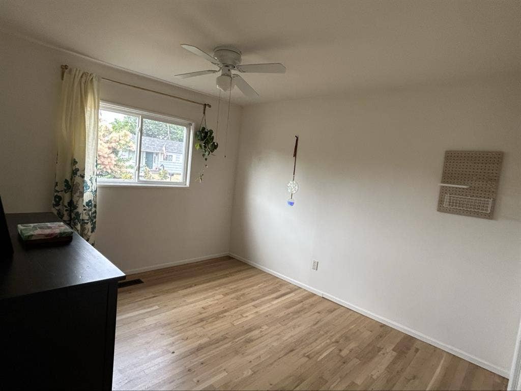 Medium size room ready for move-in