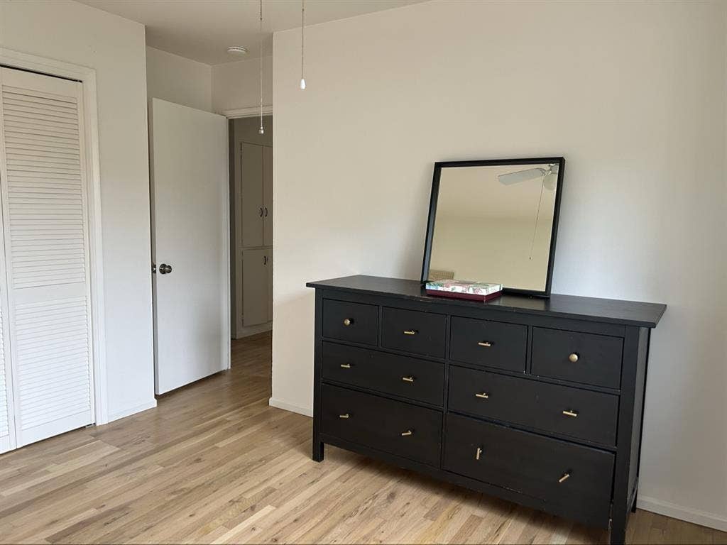 Medium size room ready for move-in