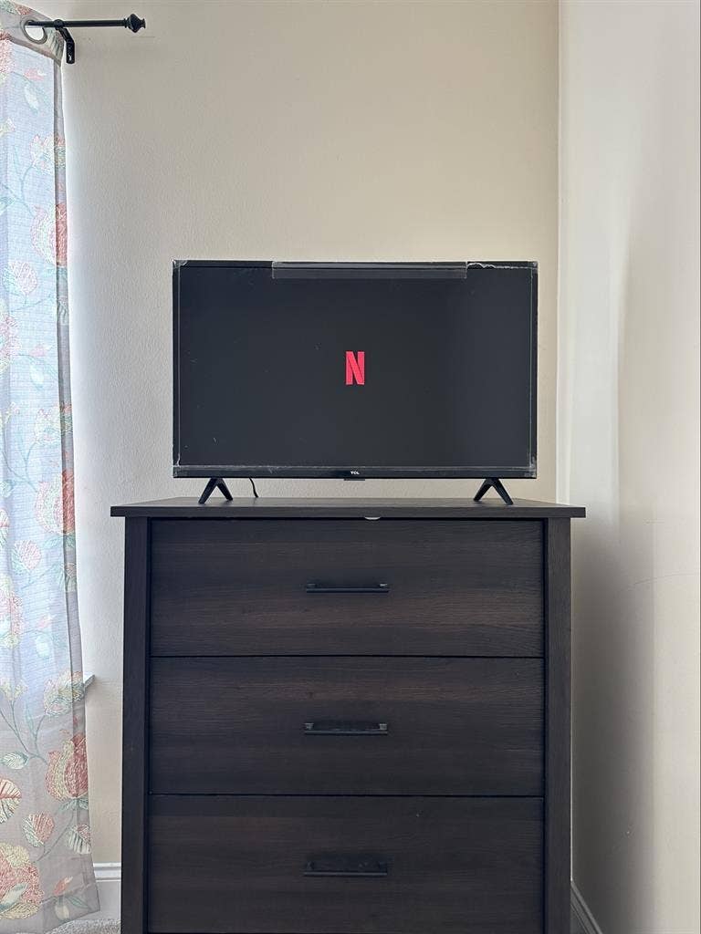 Furniture room for rent