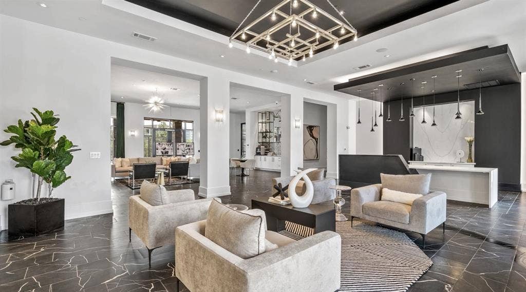 Beautiful & Spacious 2BR/2BA