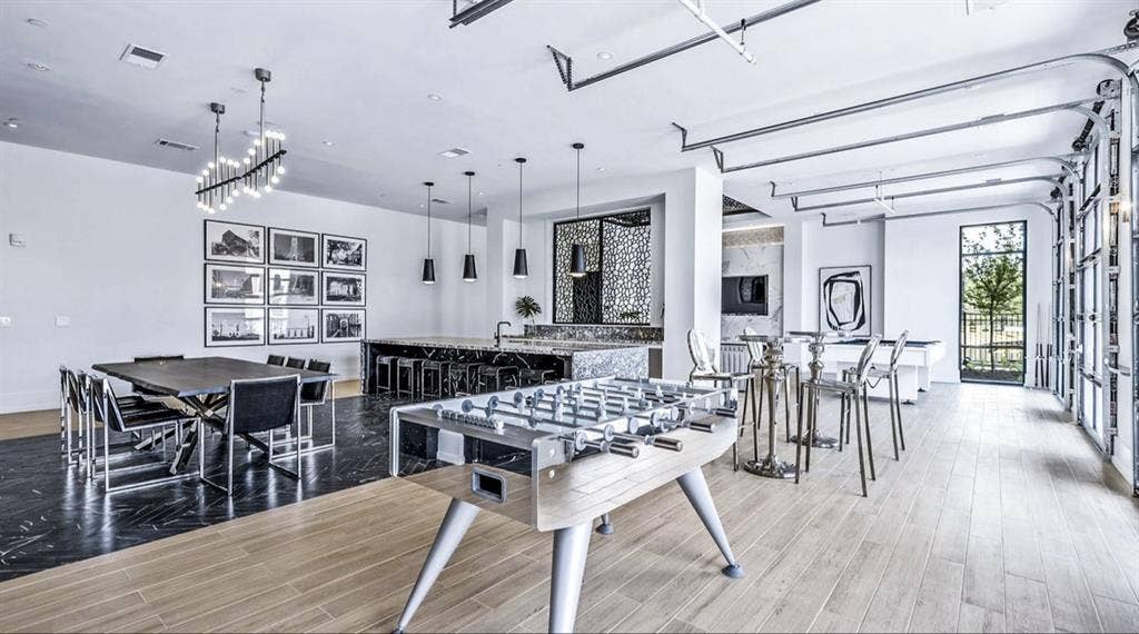 Beautiful & Spacious 2BR/2BA