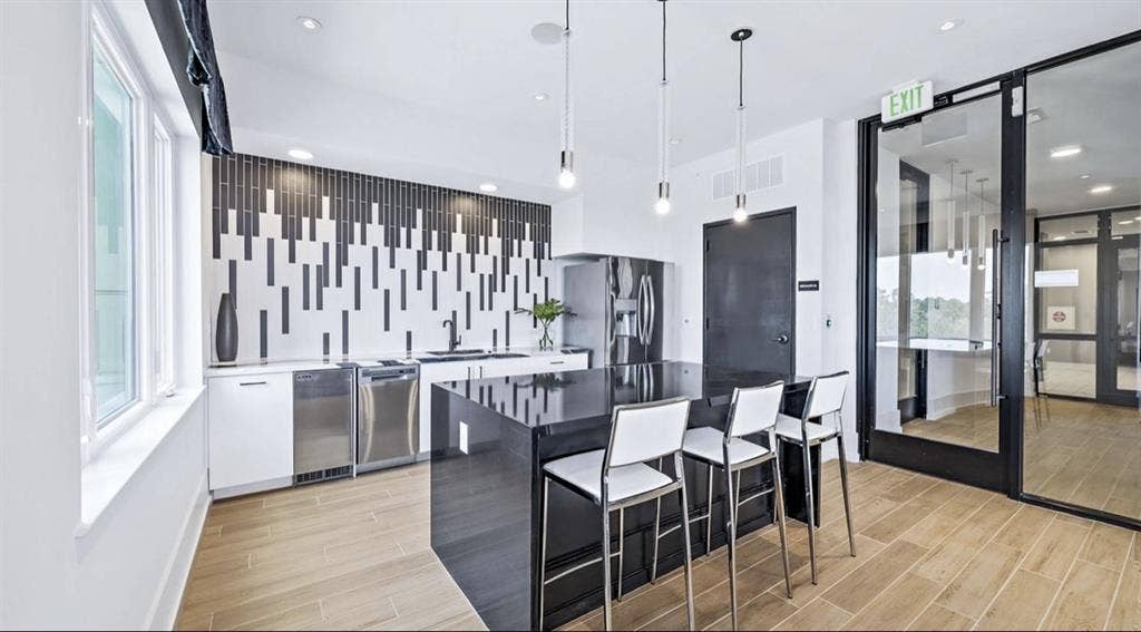Beautiful & Spacious 2BR/2BA
