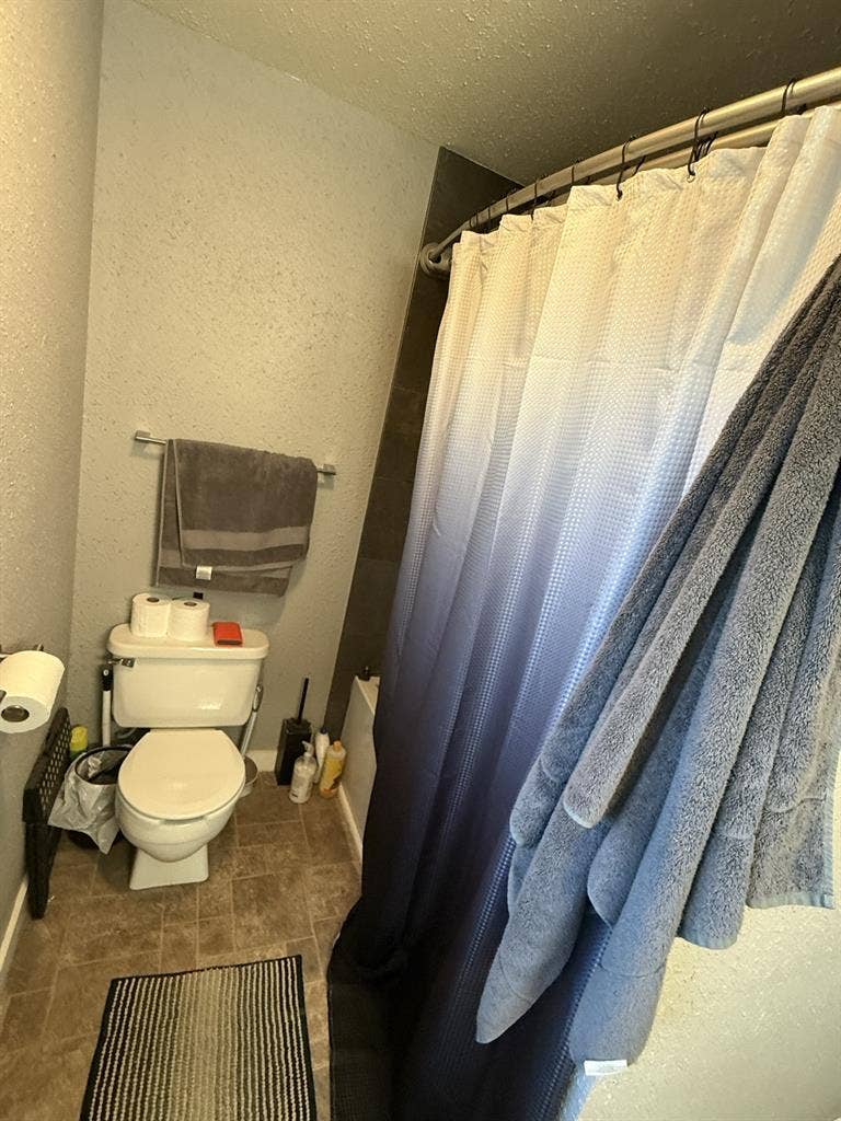 2 rooms available In a 3 bed 2 bath
