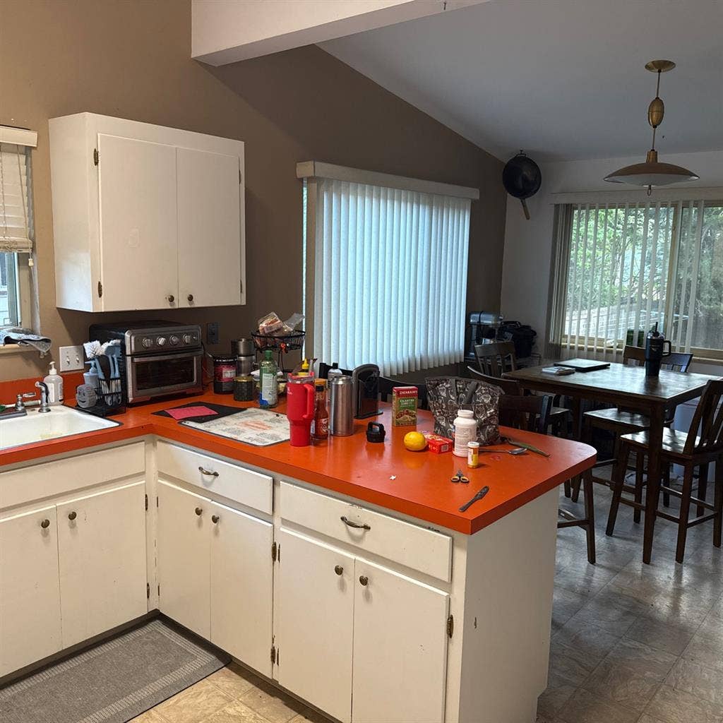2 rooms available In a 3 bed 2 bath