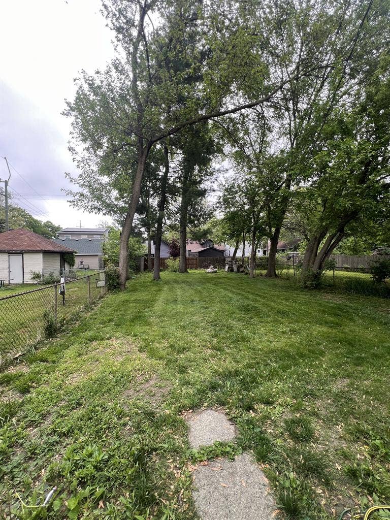 Large Ferndale Room Flat Rate!