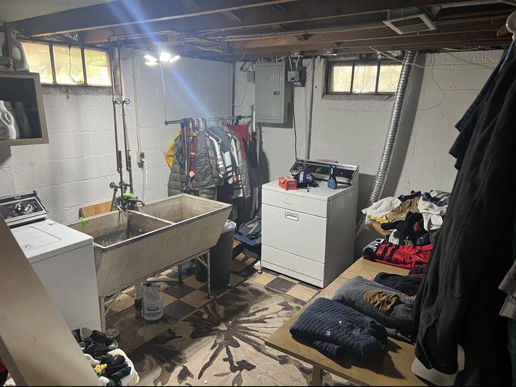 Large Ferndale Room Flat Rate!