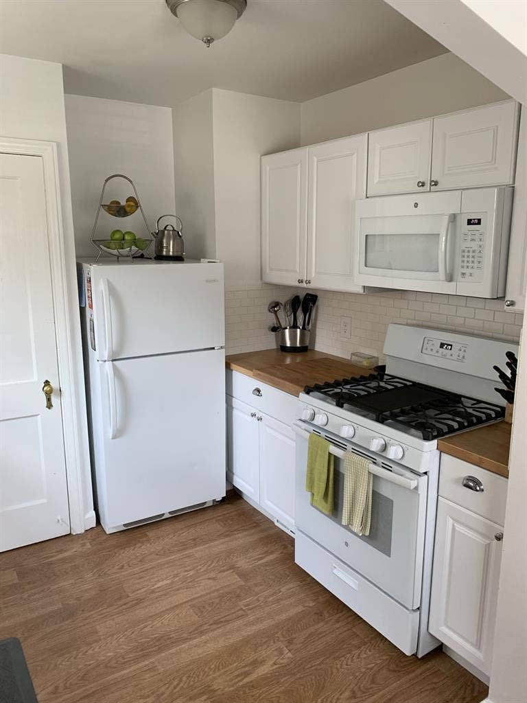 Large Ferndale Room Flat Rate!