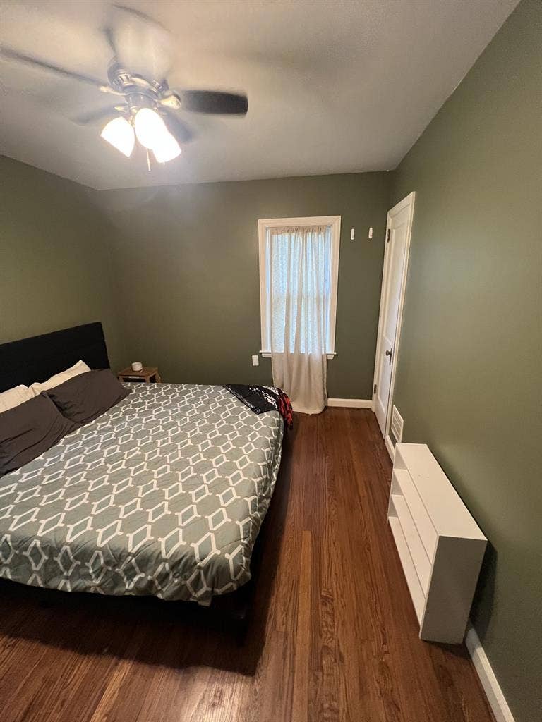 Large Ferndale Room Flat Rate!