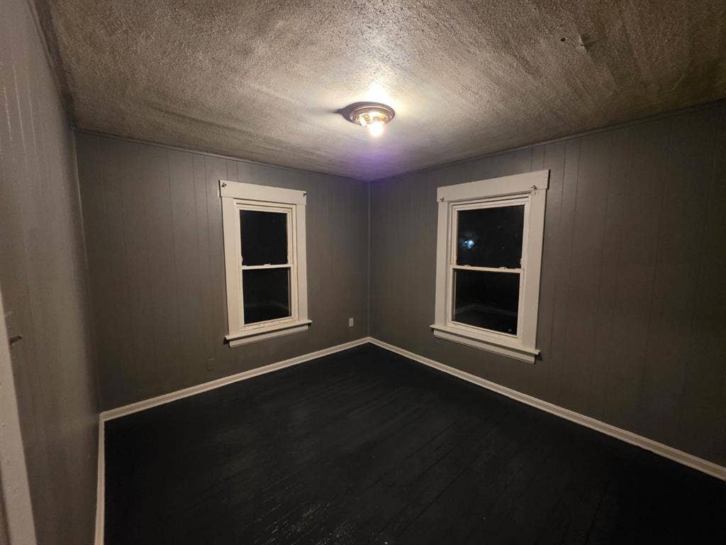 Room for rent - FREE UTILITIES