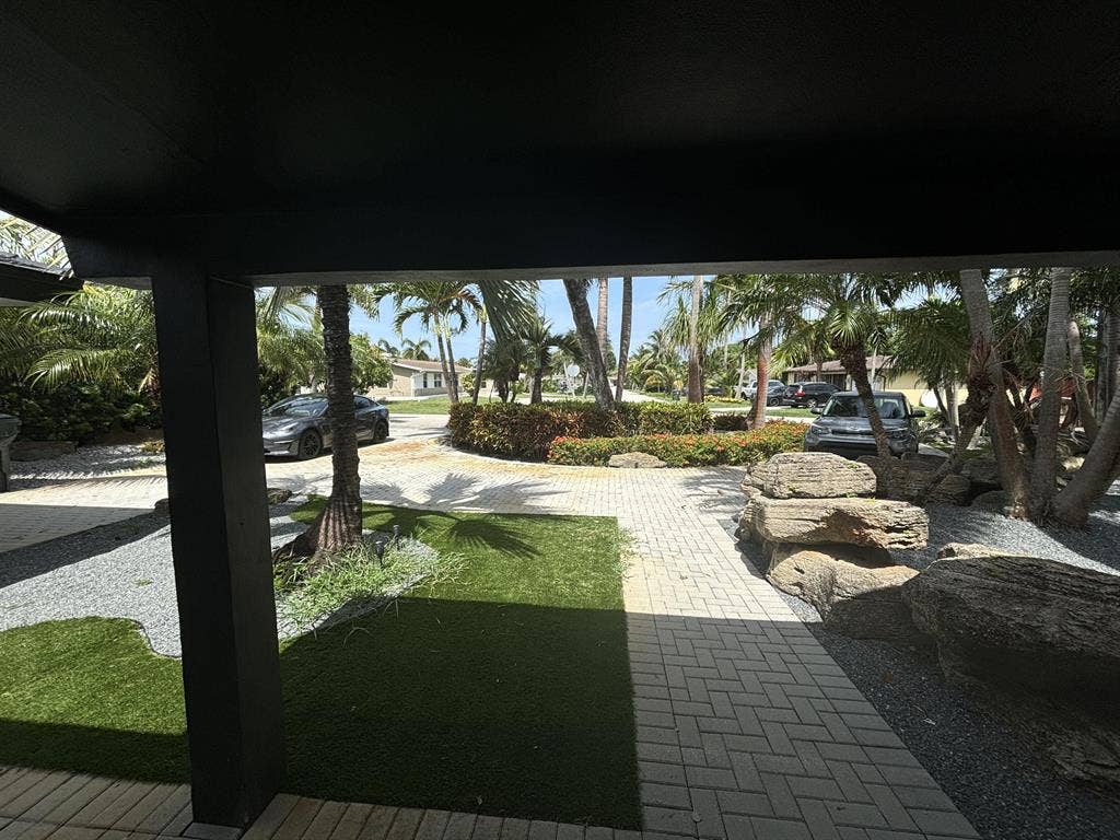 Room for rent in East Boca