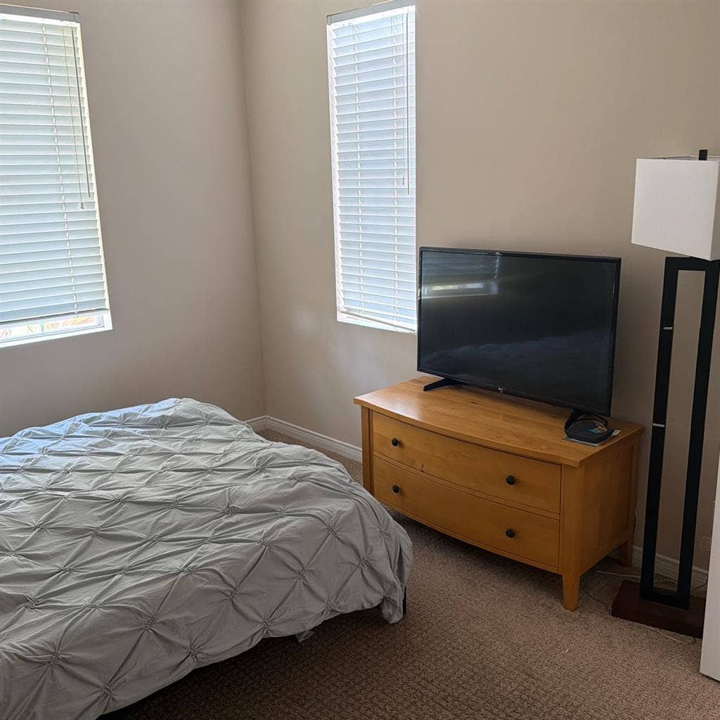 Single bedroom up for rent