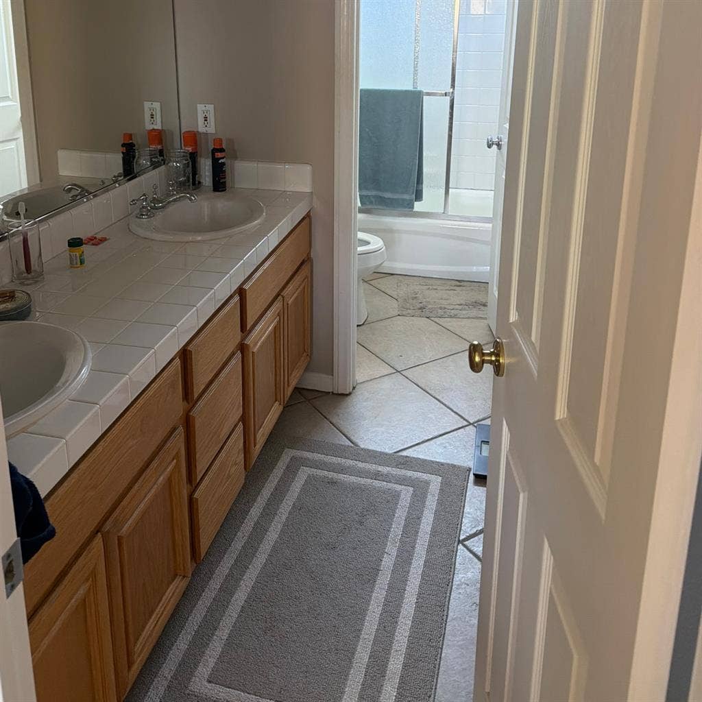 Single bedroom up for rent