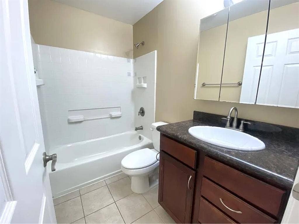 Looking for a roommate next month