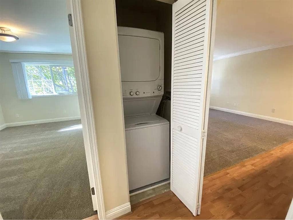 Looking for a roommate next month