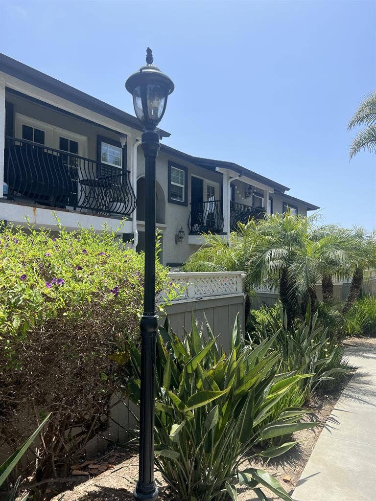 Looking for a roommate next month