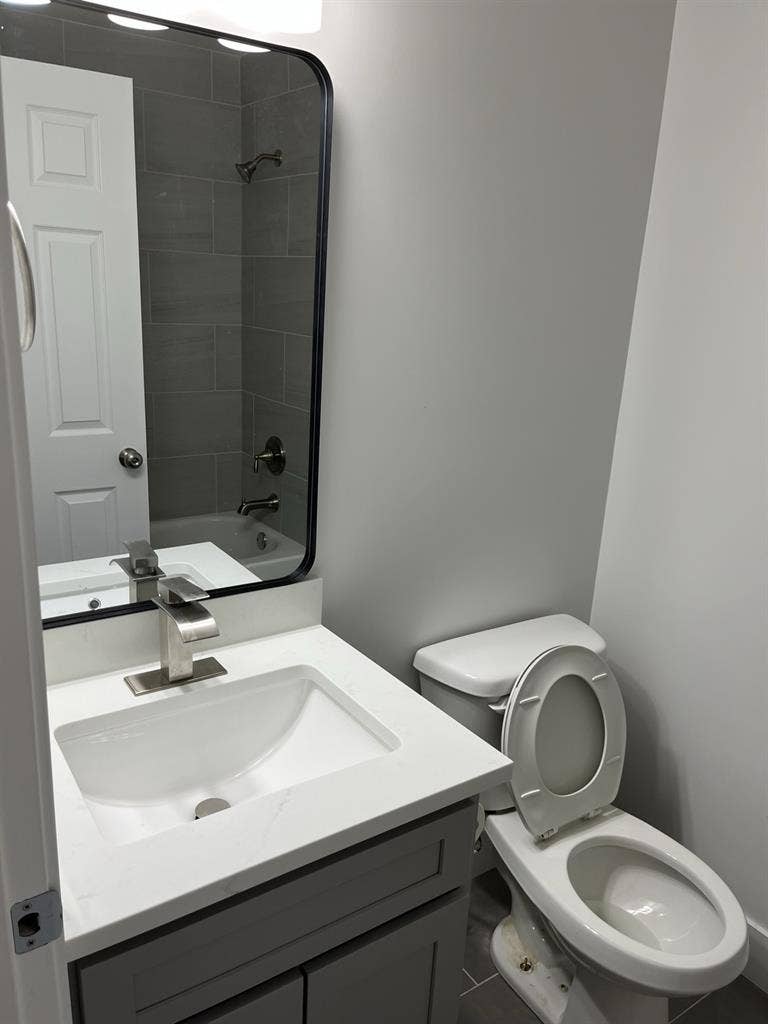 Need 4 roommates