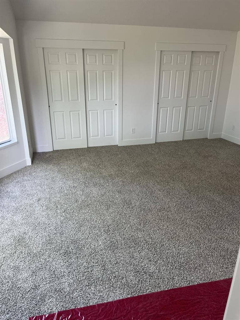 Need 4 roommates