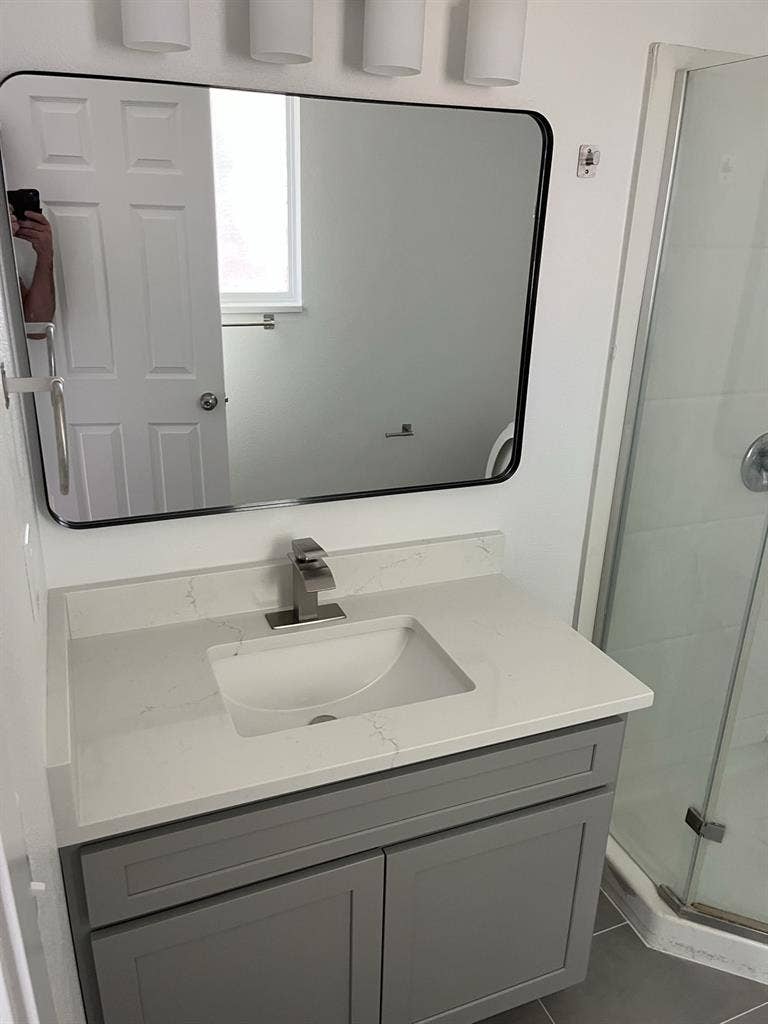Need 4 roommates