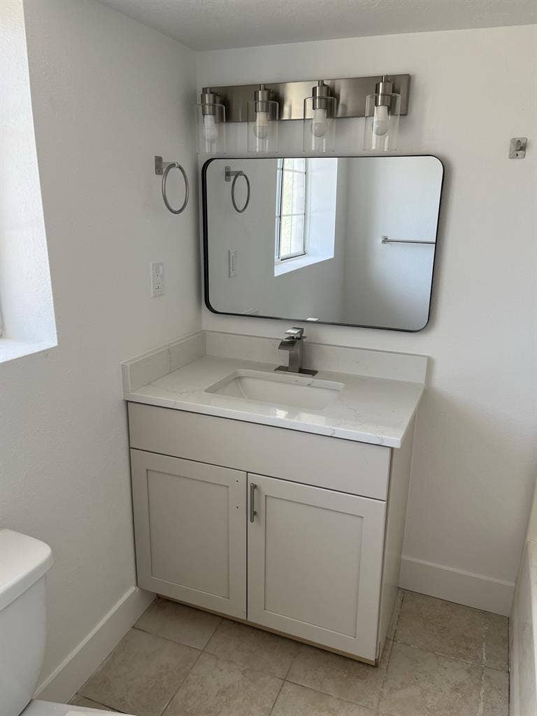 Need 4 roommates