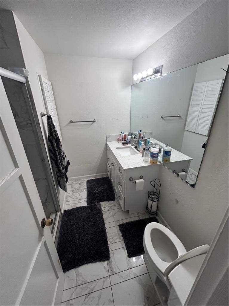 Private room in Reseda $1250