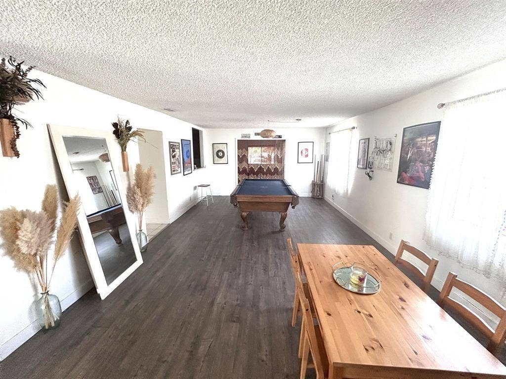 Private room in Reseda $1250