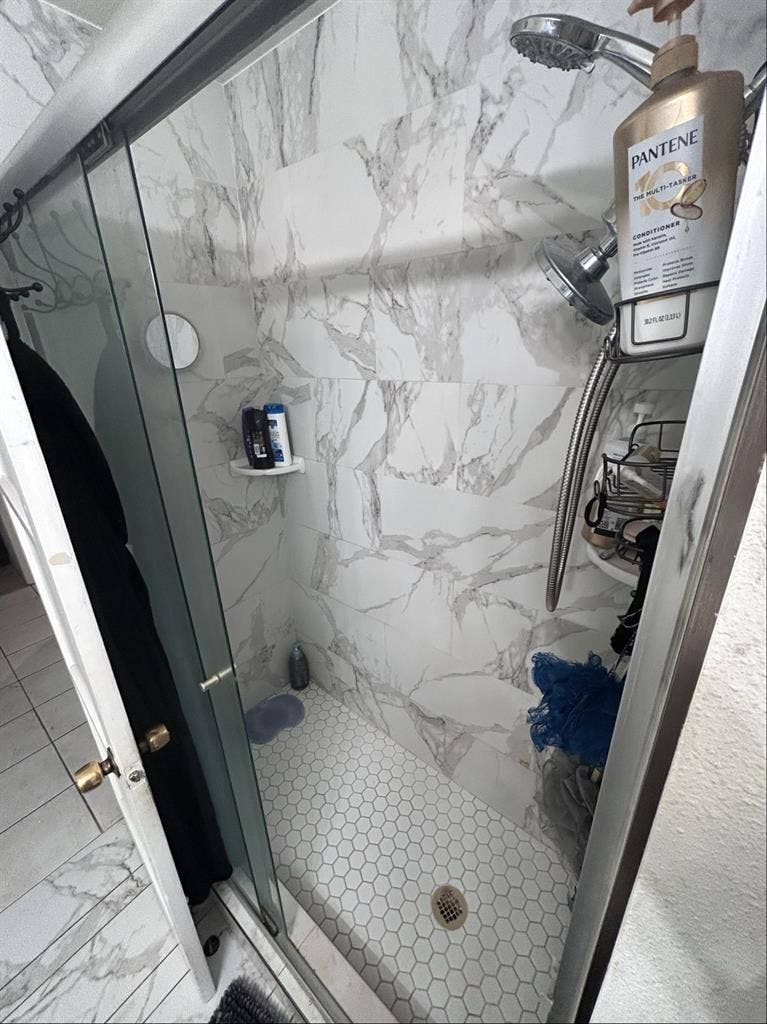 Private room in Reseda $1250