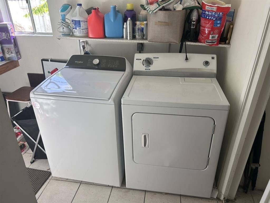 Private room in Reseda $1250
