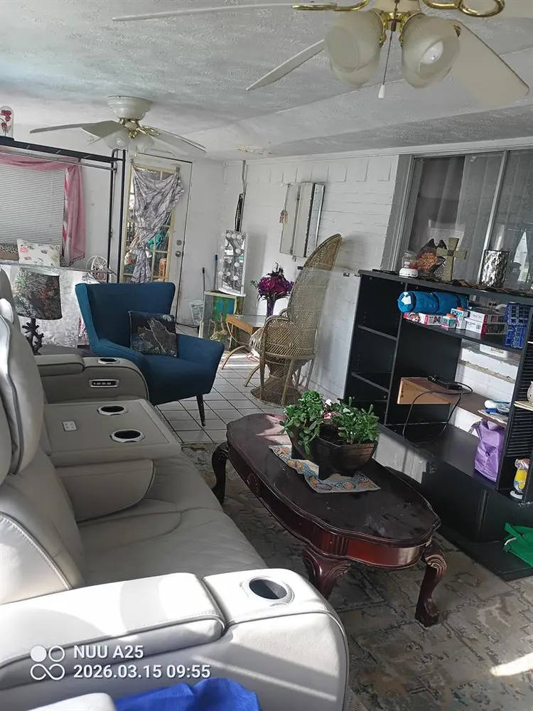 Furnished Efficiency-shared bathroo