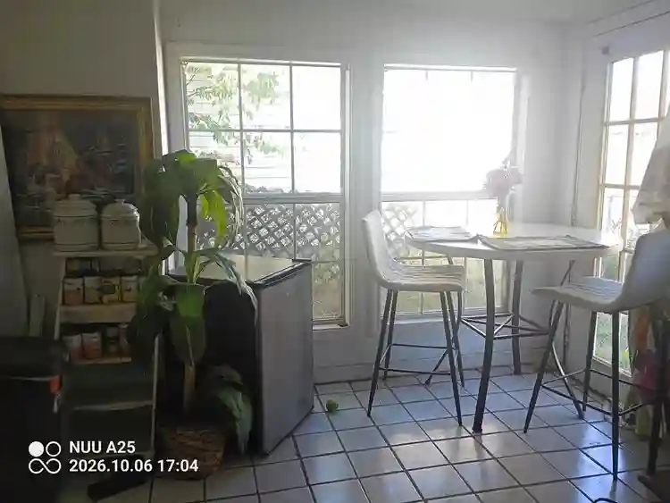 Furnished Efficiency-shared bathroo