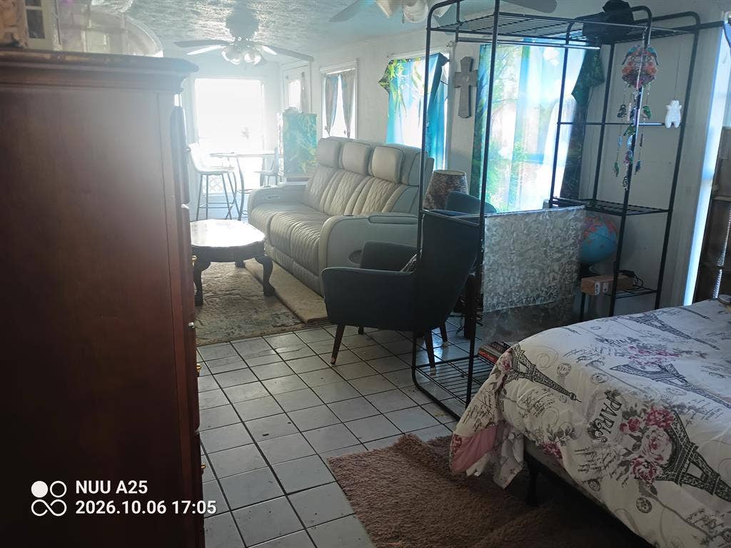 Furnished Efficiency-shared bathroo