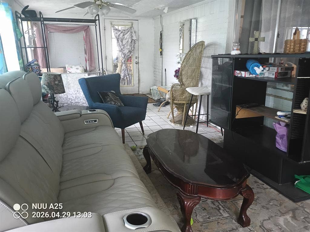 Furnished Efficiency-shared bathroo
