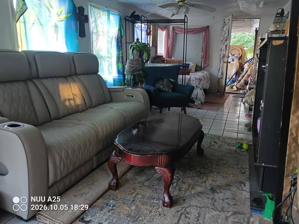 Furnished Efficiency-shared bathroo