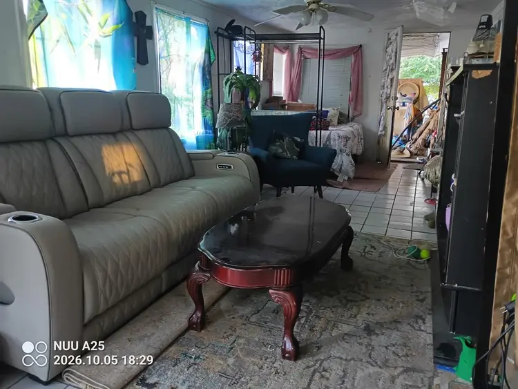 Furnished Efficiency-shared bathroo