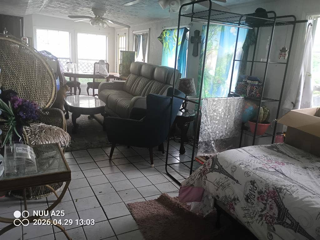 Furnished Efficiency-shared bathroo