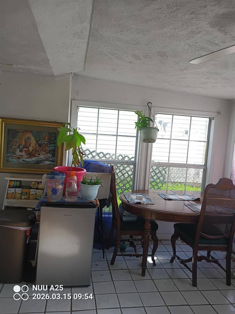 Furnished Efficiency-shared bathroo