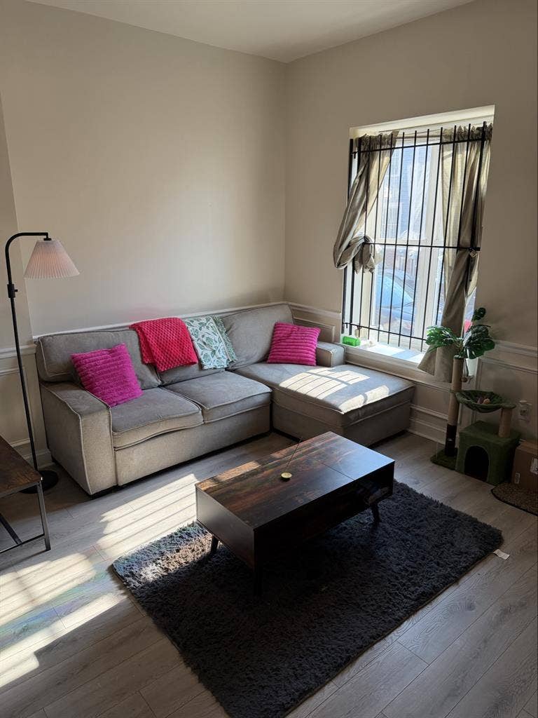 2 rooms in 5 bed/5 bath near Temple