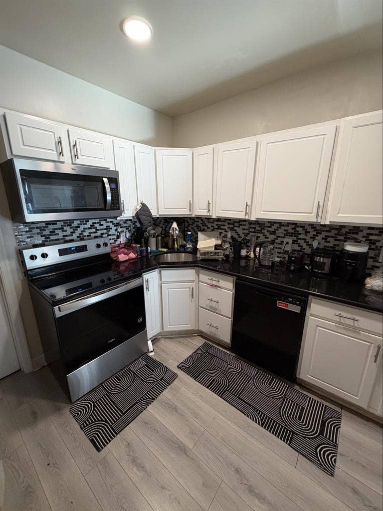 2 rooms in 5 bed/5 bath near Temple