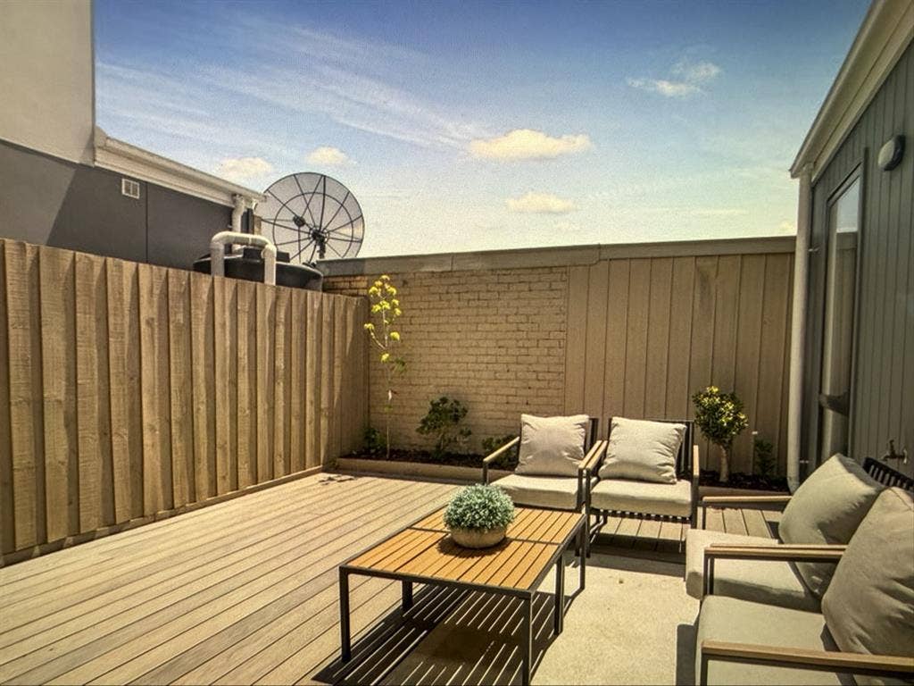 Room in Brand-New Avondale House!