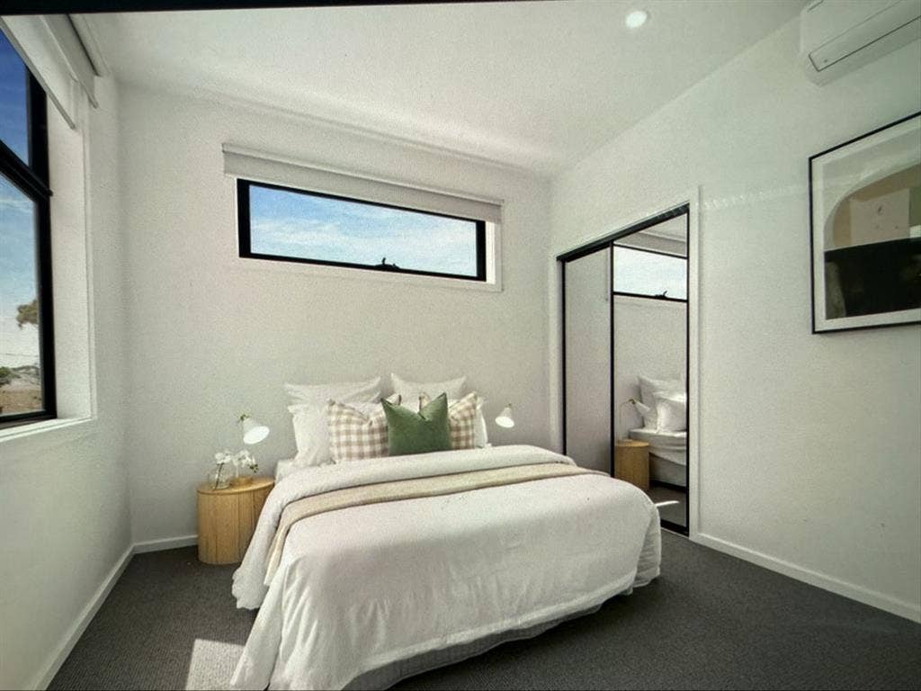 Room in Brand-New Avondale House!