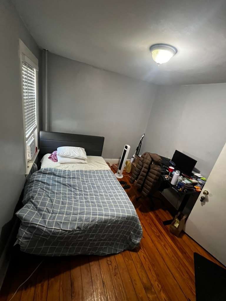 Private Room in 4 Bed 1 Bath Apt