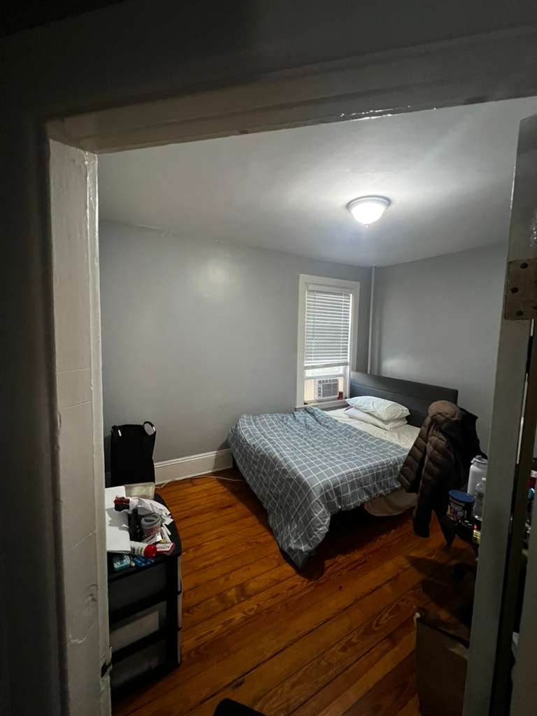 Private Room in 4 Bed 1 Bath Apt