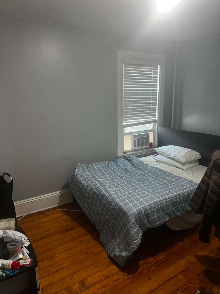 Private Room in 4 Bed 1 Bath Apt