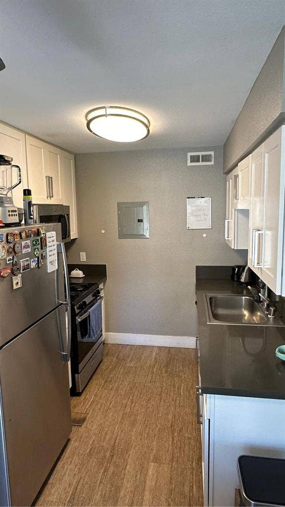 1 room in Huntington Beach